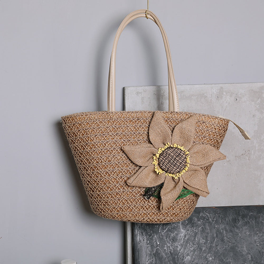 Straw bag with romantic floral pattern Kalsten
