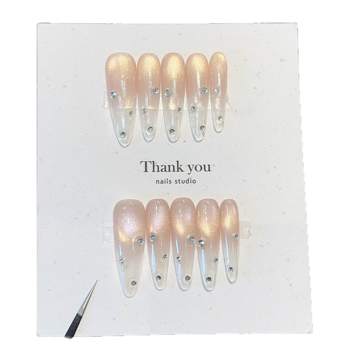 Artificial nails with shimmering accents and elegant rhinestone details Kalsten