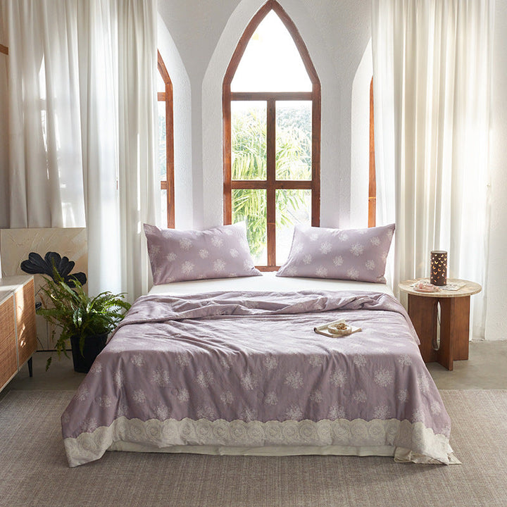 Ladies elegant bedspread with delicate floral pattern Kalsten