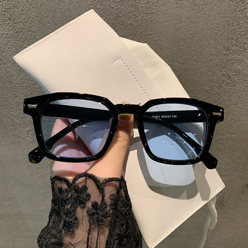 Ladies stylish sunglasses with striking frame Kalsten
