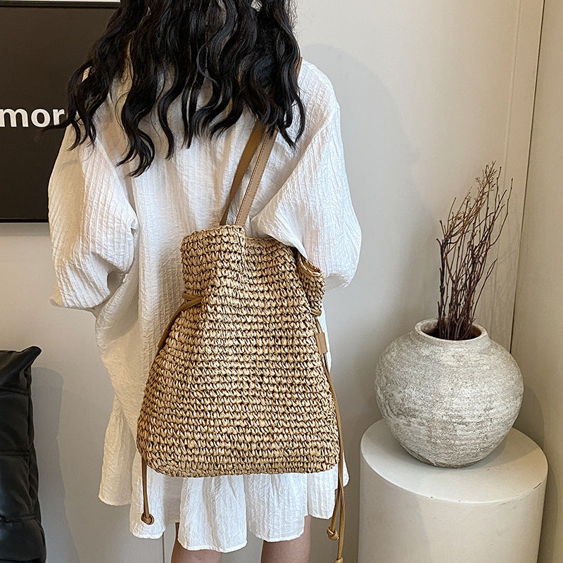 Casual straw bag with modern drawstring Kalsten