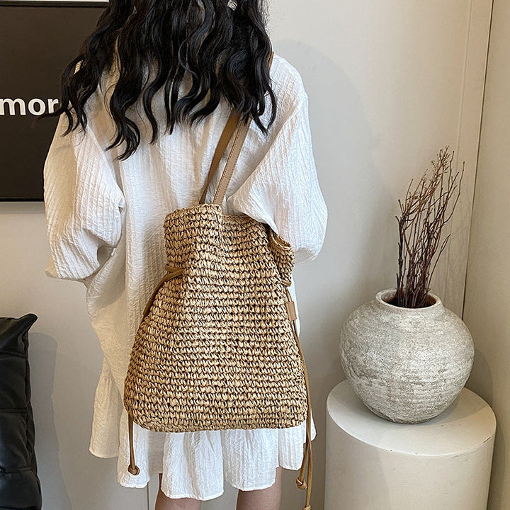 Casual straw bag with modern drawstring Kalsten
