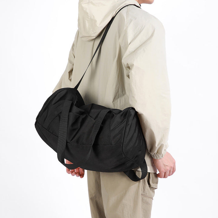 Sporty travel bag with adjustable shoulder strap and sturdy material Kalsten