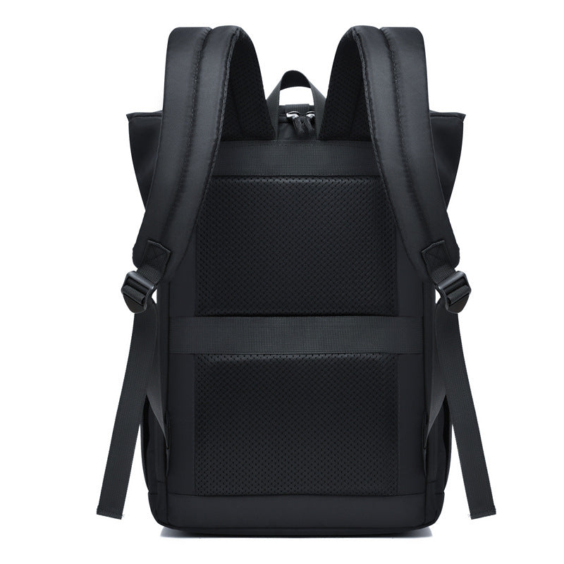 More elegant and functional backpack with reinforced carrying straps Kalsten