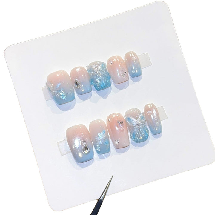 Art nails with floral accents Kalsten