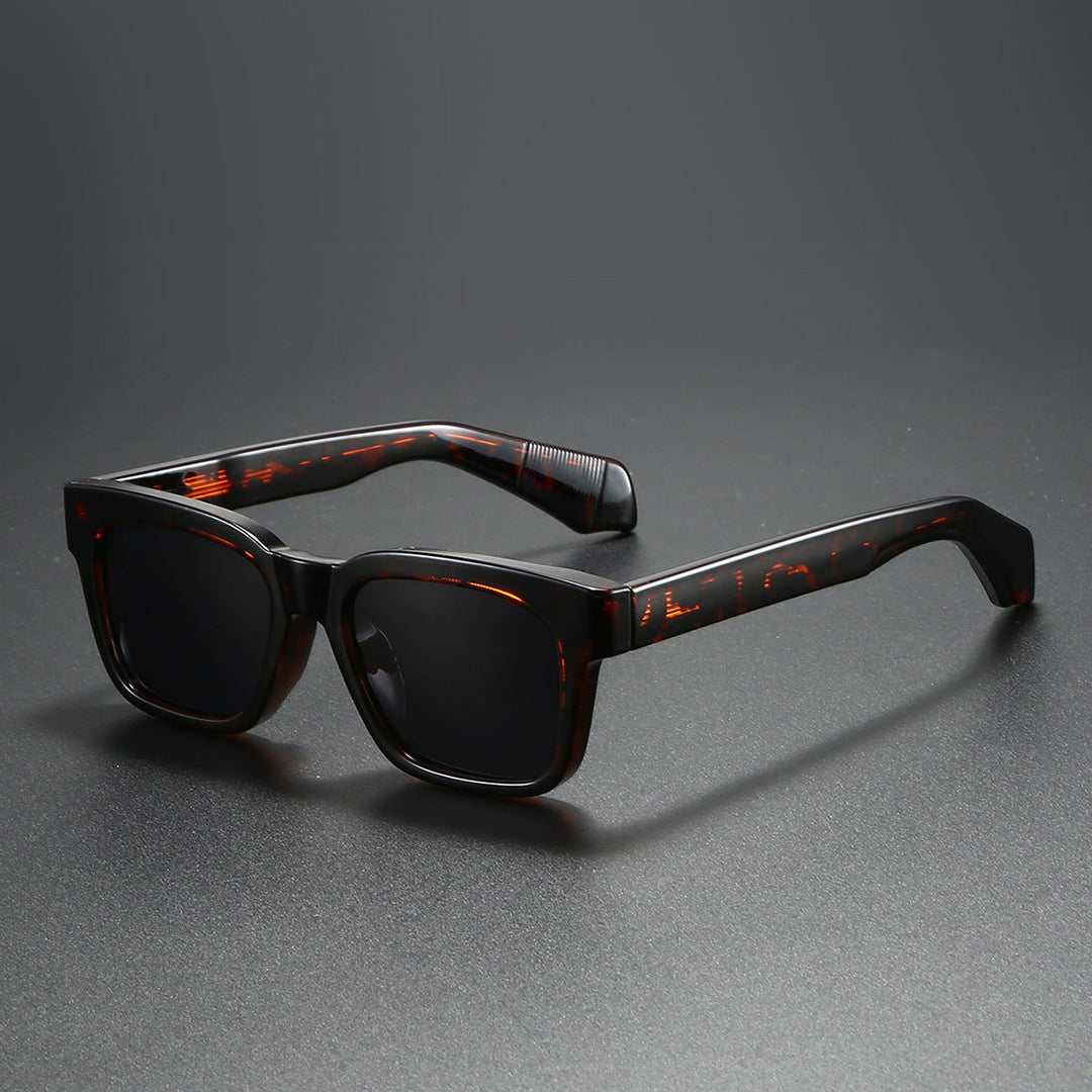 Women's square sunglasses with distinctive tortoiseshell pattern Kalsten