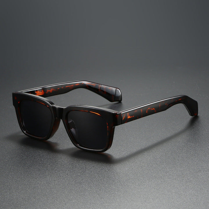 Women's square sunglasses with distinctive tortoiseshell pattern Kalsten
