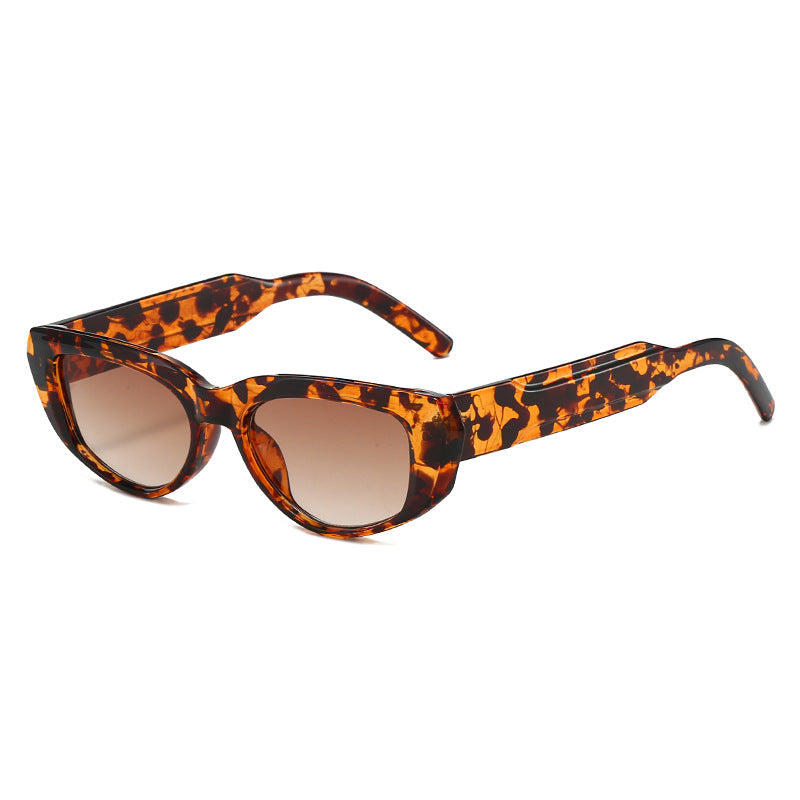 Women's fashionable cat-eye sunglasses with extravagant silhouette Kalsten