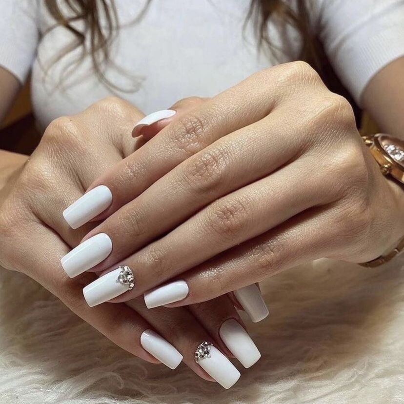 Luxury Press-On Nail Design with Rhinestone Accents Kalsten