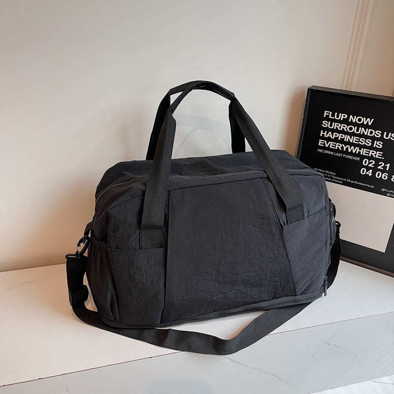 Sporty travel bag with innovative storage Kalsten