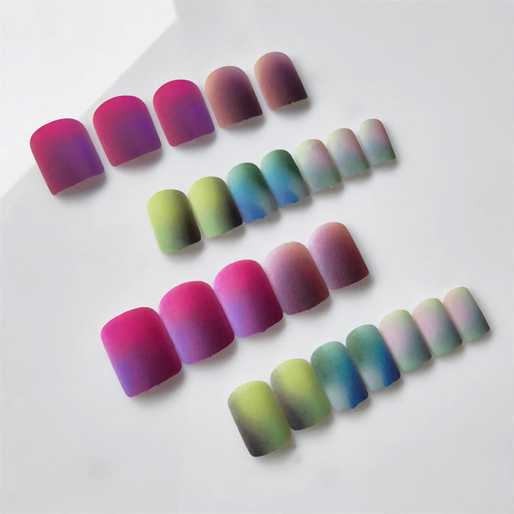 Artificial nails in elegant ombre design Kalsten