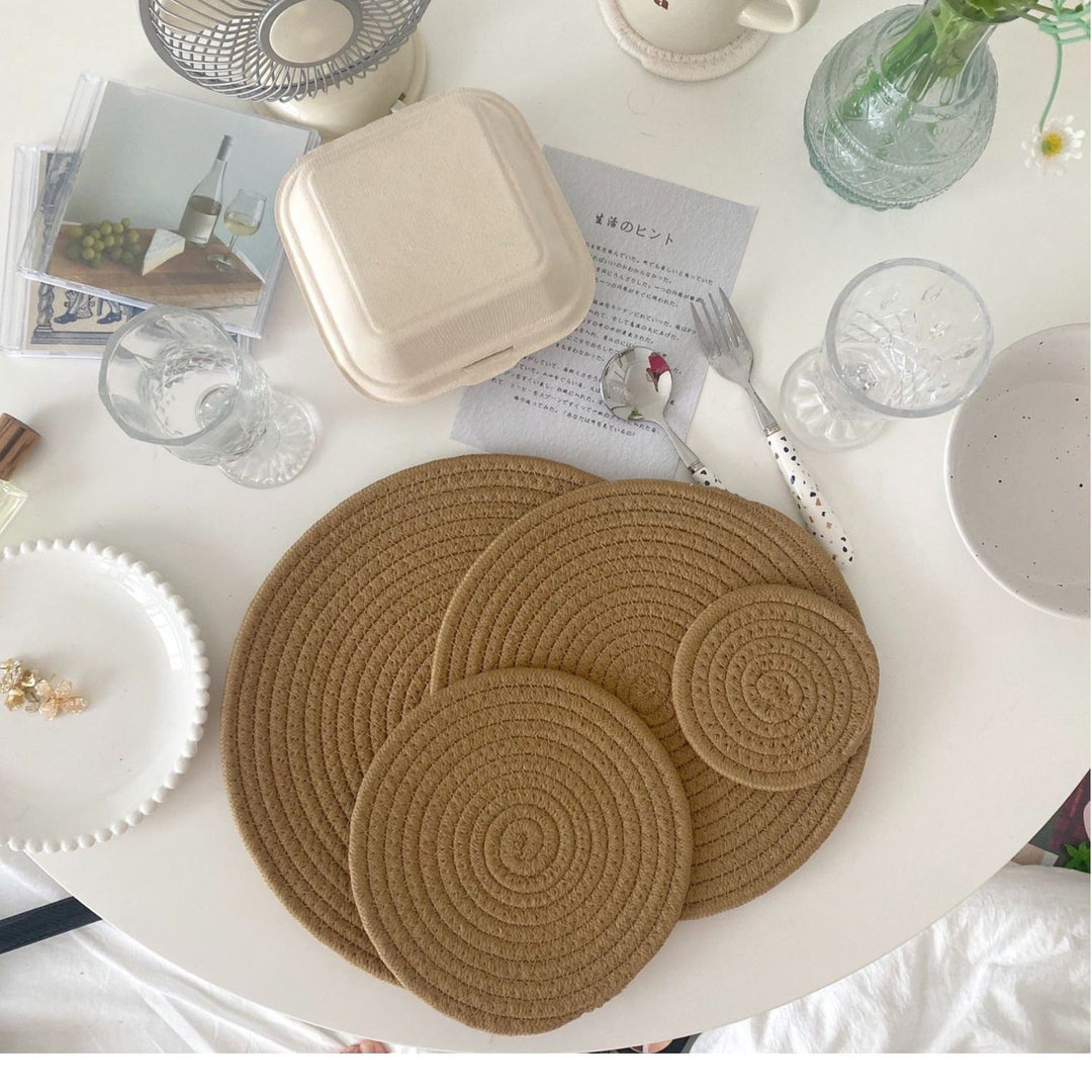 Ladies round placemats made of high-quality natural material Kalsten