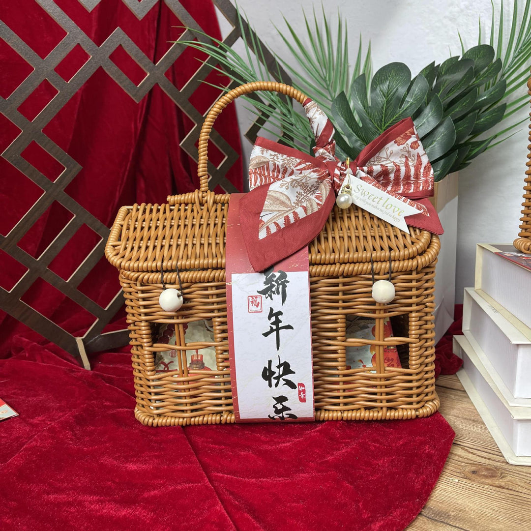 Women's stylish braided basket with rounded roof Kalsten