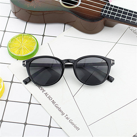 Women fashion sunglasses with elegant, round design Kalsten