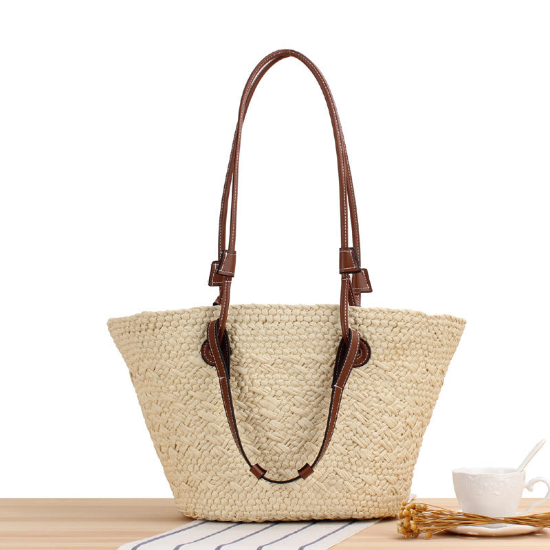 Beach bag made of handcrafted natural material with sturdy leather handle Kalsten