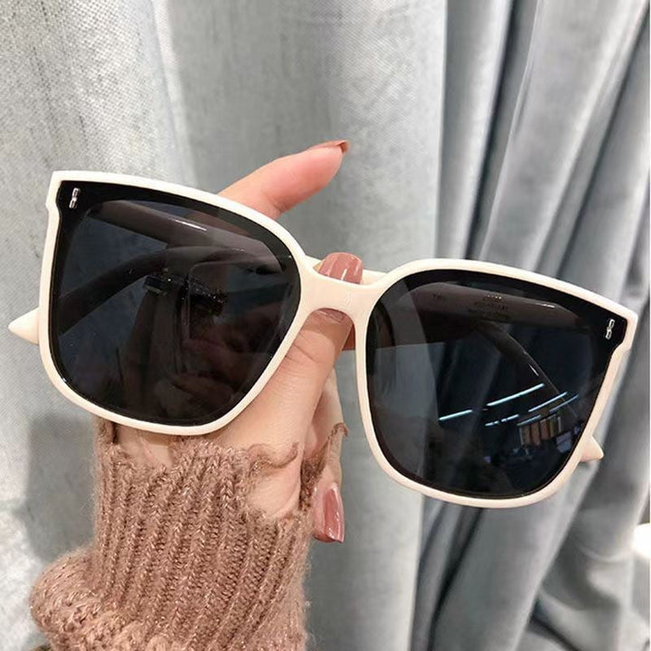 Ladies stylish sunglasses with a fashionable highlight Kalsten