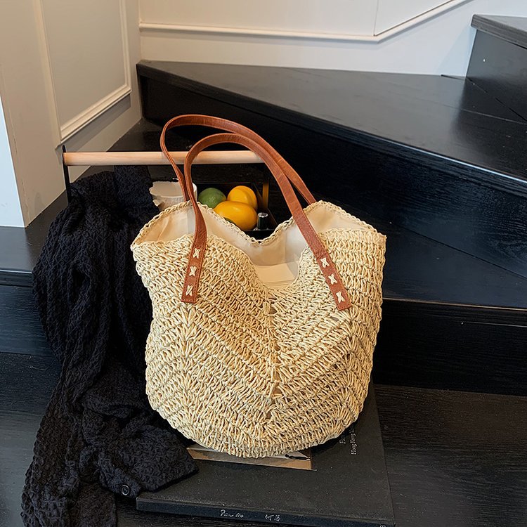 Shoulder bag made of hand-woven natural material Kalsten