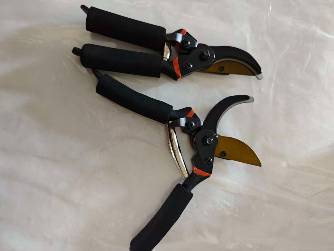 Ergonomic bypass pruning shears with cushioned non-slip handles Kalsten