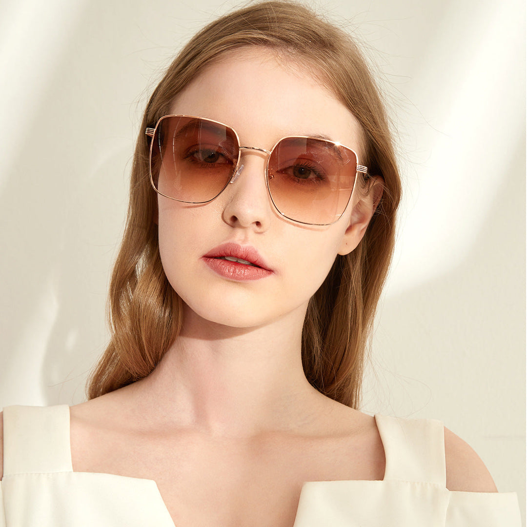 Women's square sunglasses with elegant metal frame and mirrored lenses Kalsten