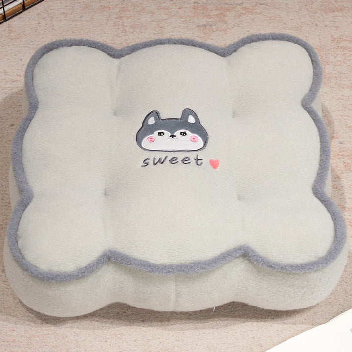 Plush pillow with animal-friendly design Kalsten