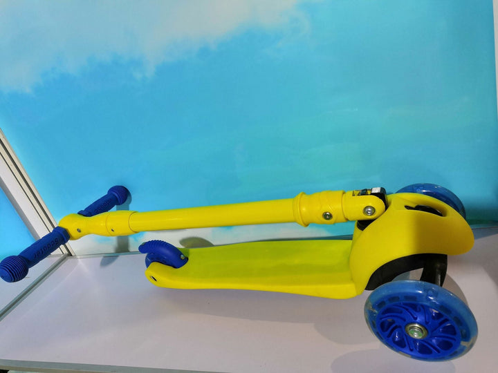 Three-Wheeled Adjustable Kick Scooter Kalsten