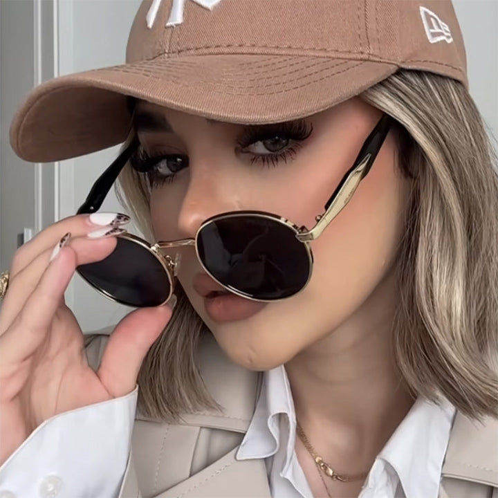 Women's round sunglasses with elegant, golden frame and UV protection Kalsten