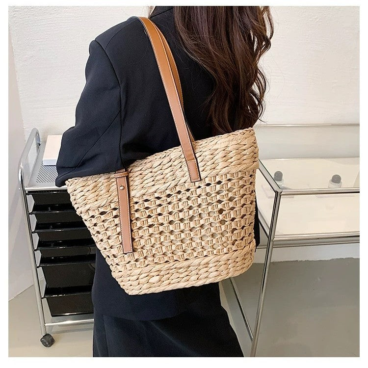 Handwoven Beach Bag in Modern Design Kalsten
