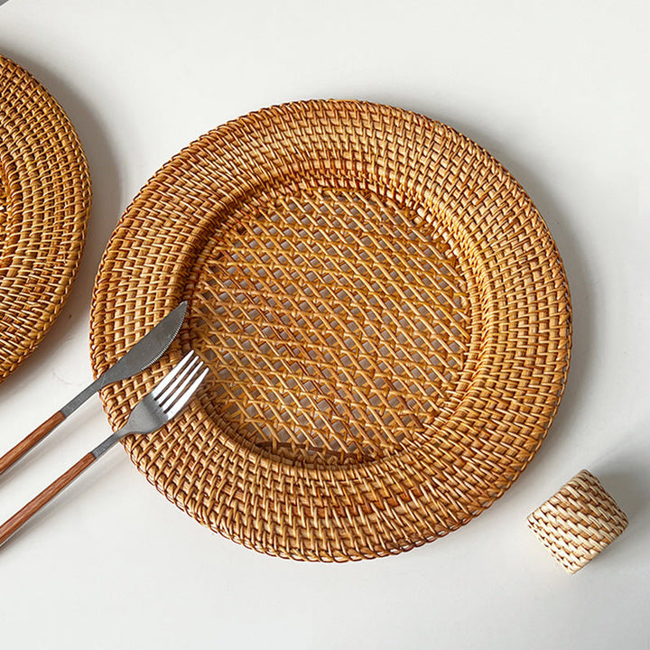 Ladies' round serving platter made of hand-woven natural material Kalsten