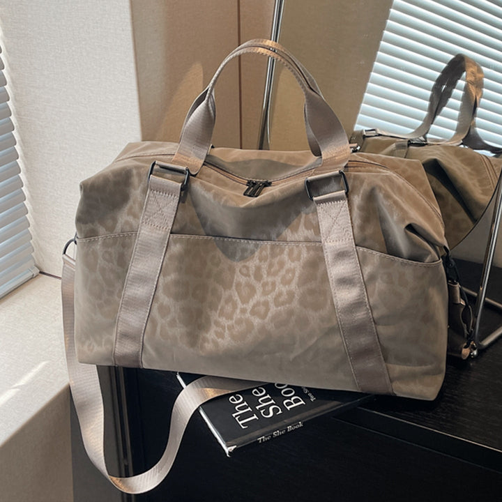 Sporty travel bag with structured upper material Kalsten