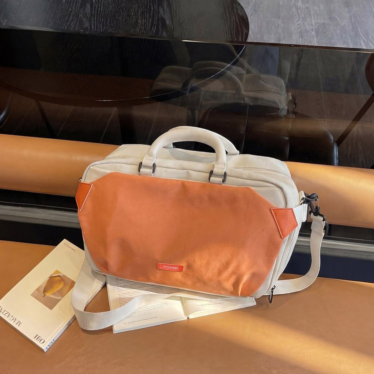Multifunctional Weekender Bag With Innovative Design Kalsten