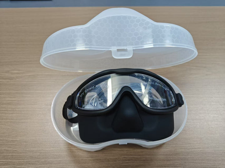 Swimming mask with adjustable comfort and clear field of vision Kalsten