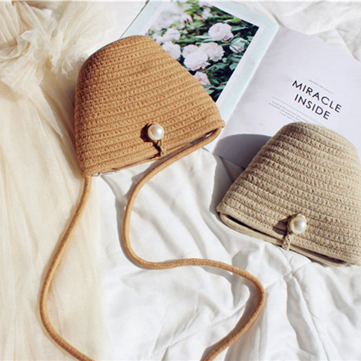 Elegant shoulder bag with pearl closure Kalsten