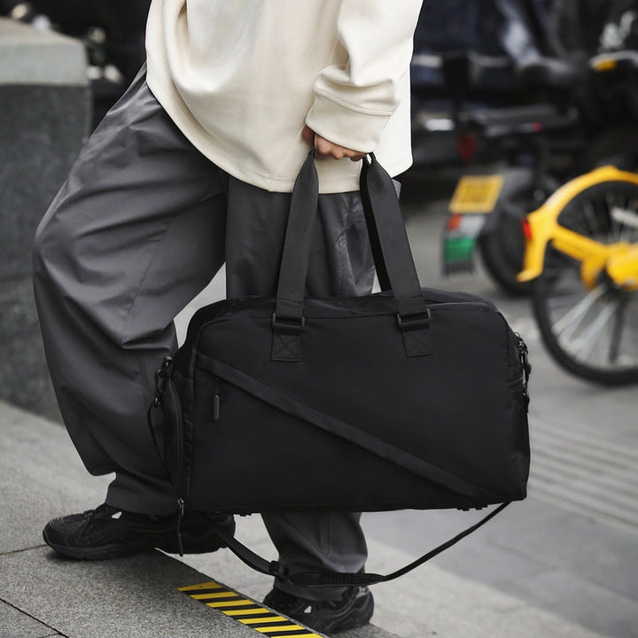 Sporty travel bag with ergonomic carrying options Kalsten