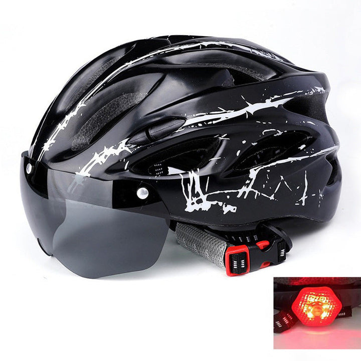 Bicycle helmet with integrated sun visor and optimal ventilation Kalsten