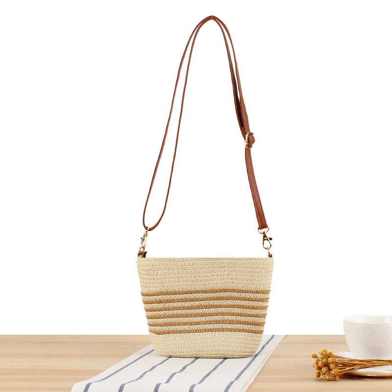 Shoulder bag made of woven natural material with contrasting stripes Kalsten