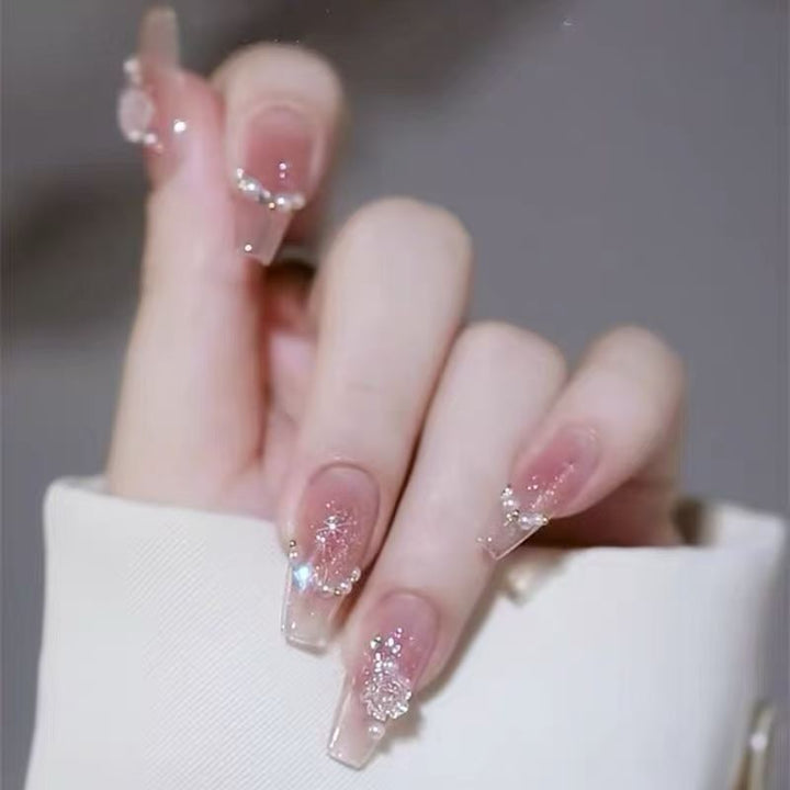 Art nails with playful animal motif Kalsten