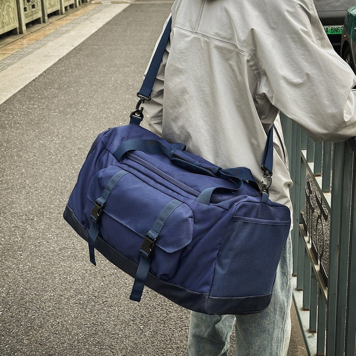 Sport and leisure travel bag with water-repellent material and reinforced carrying handle Kalsten