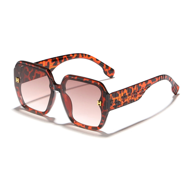 Women's fashionable sunglasses with square frame and trendy lenses Kalsten