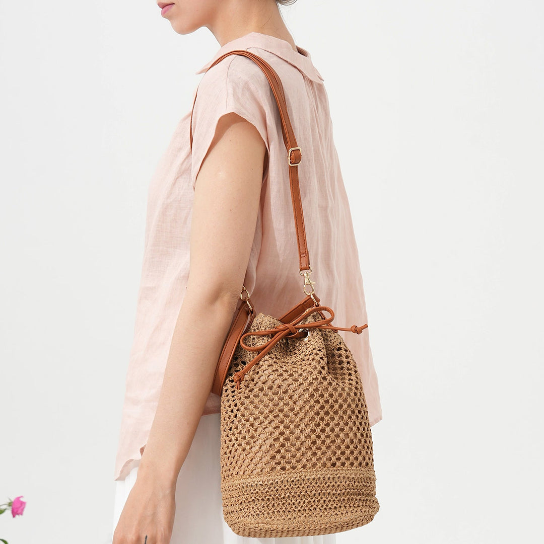 Elegant Handbag Made of Braided Natural Material with Stylish Drawstring Closure Kalsten