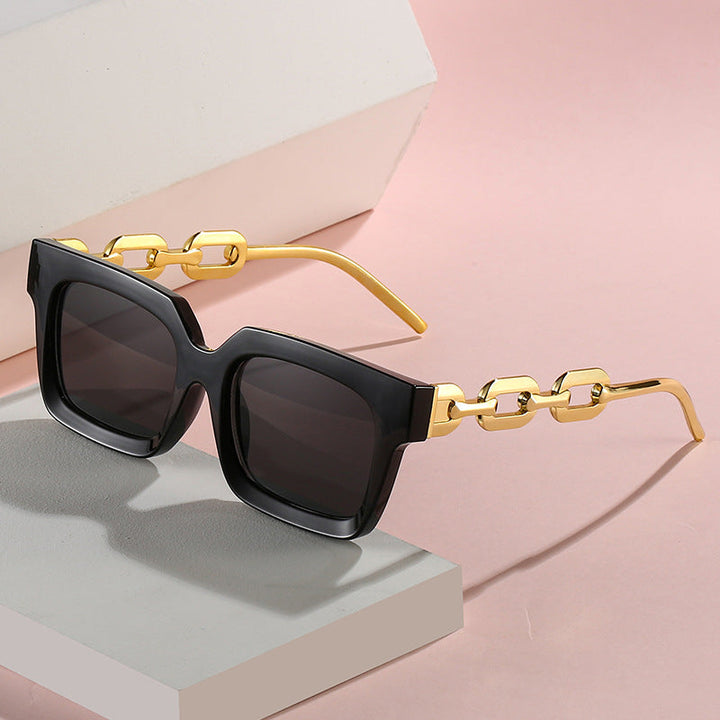 Women's fashionable sunglasses with unique chain element Kalsten