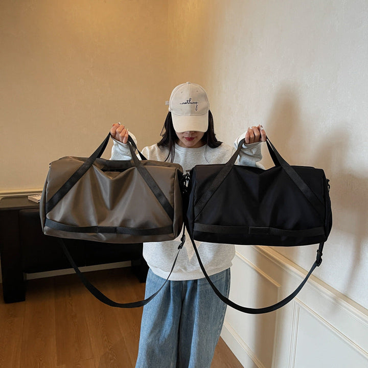 Versatile sports duffel bag with water-resistant material Kalsten