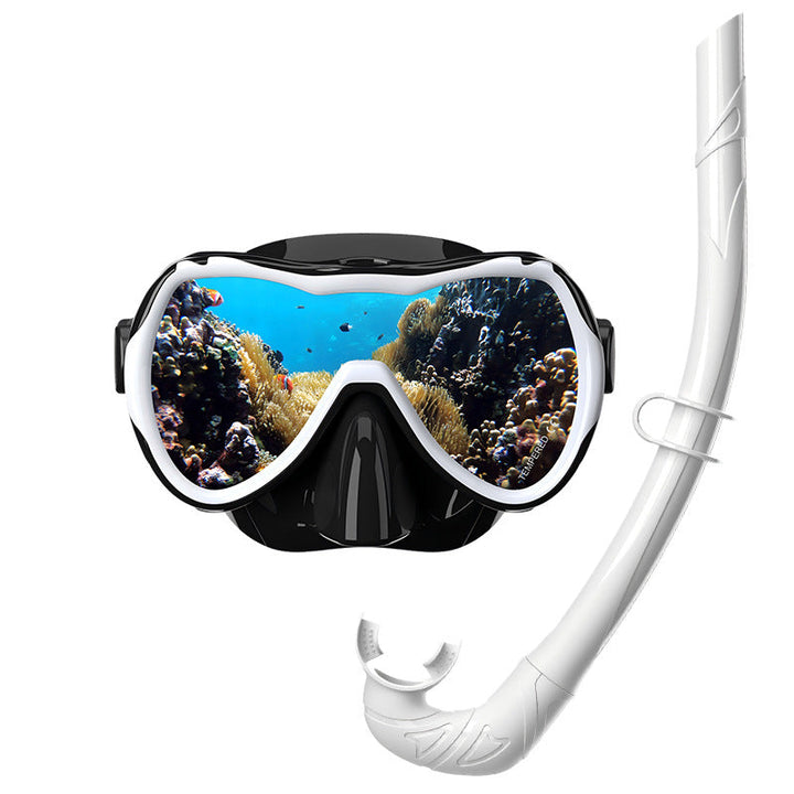 Diving mask with wide field of vision by Kalsten