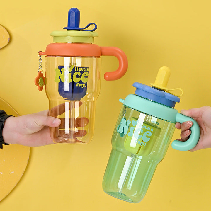 Unisex drinking cup with integrated straw and spill protection Kalsten