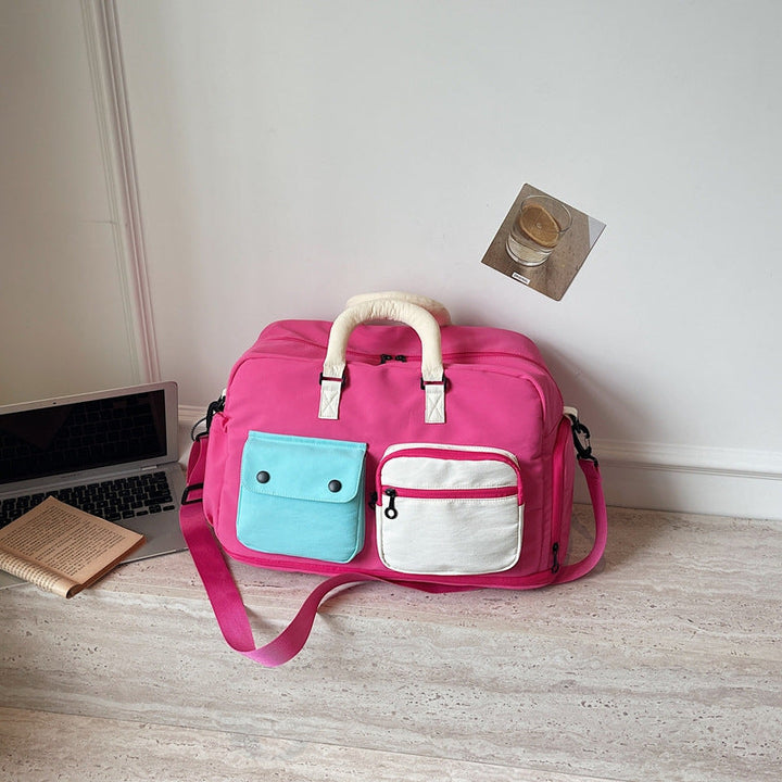 Sporty travel bag with multiple pockets and adjustable shoulder strap Kalsten