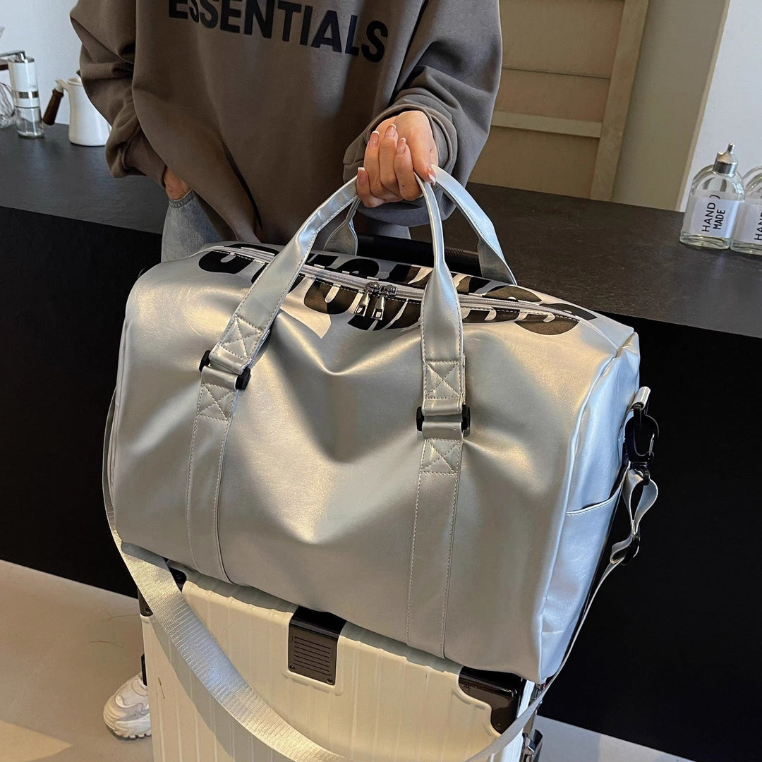 Sporty travel bag with robust design and adjustable shoulder strap Kalsten