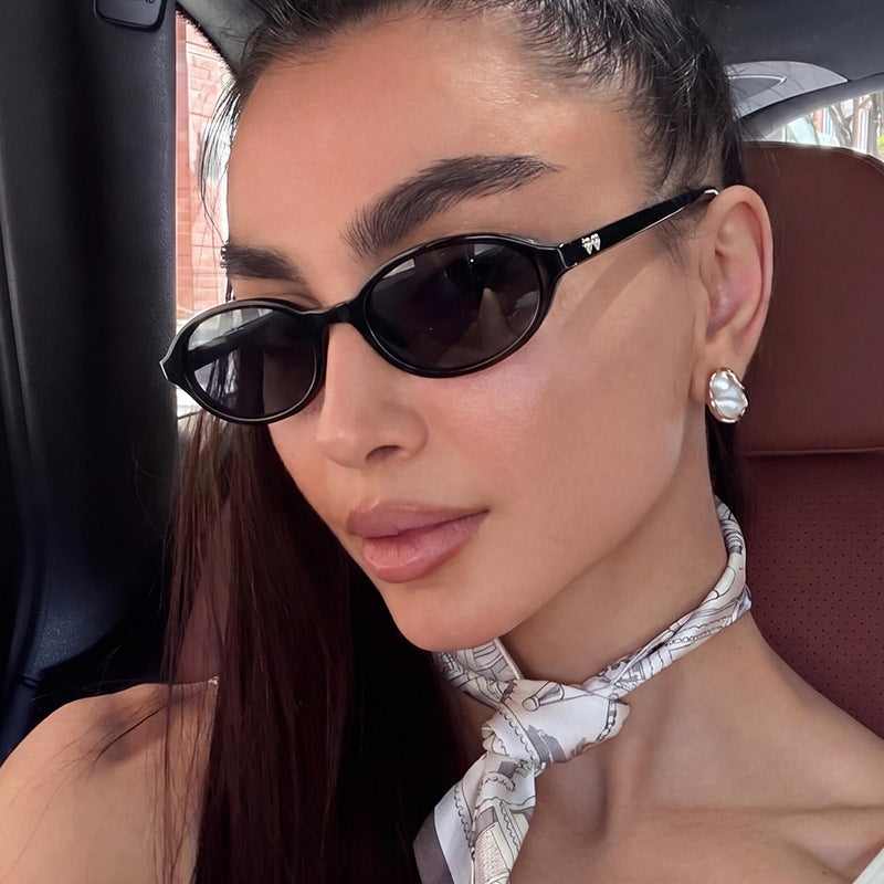 Women's fashionable sunglasses with oval frame and UV protection Kalsten