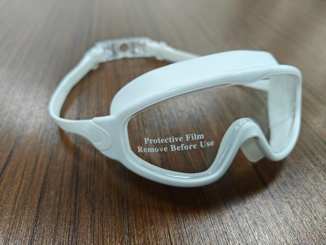 Swimming mask with adjustable comfort and clear field of vision Kalsten