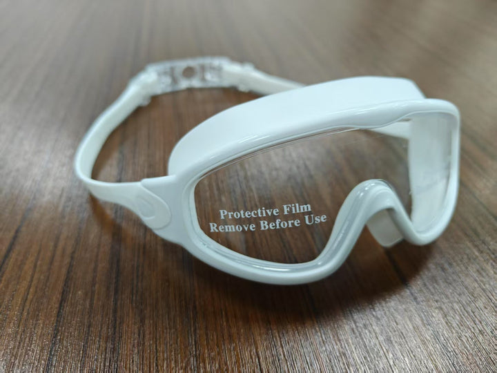 Swimming mask with adjustable comfort and clear field of vision Kalsten