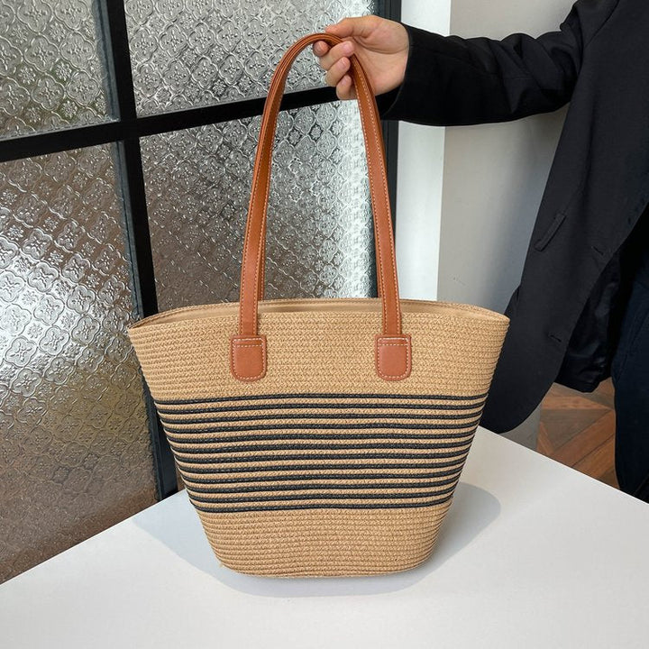 Stylish beach bag with decorative striped pattern Kalsten