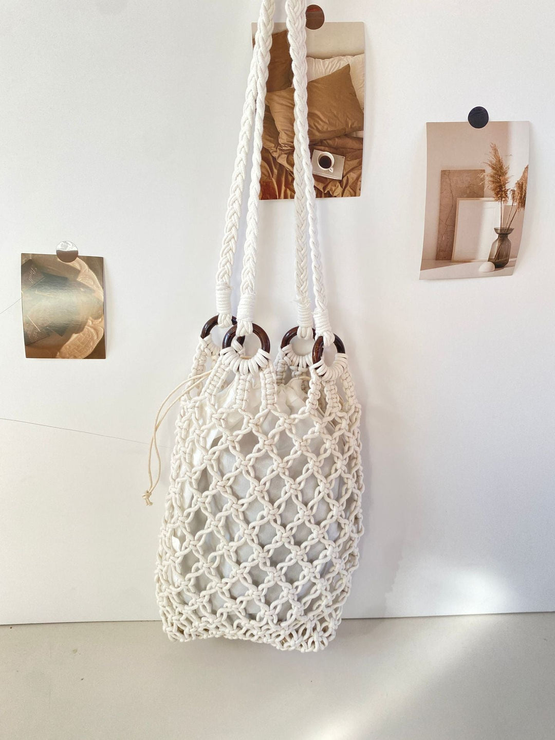Hand-knotted mesh bag with decorative wooden rings Kalsten